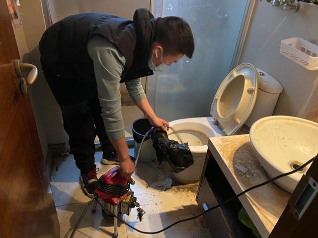 比如马桶疏通-疏通下水道