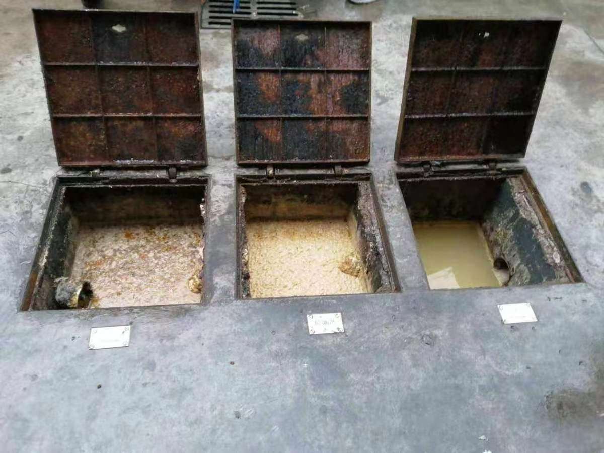 比如清理隔油池-污水池清掏