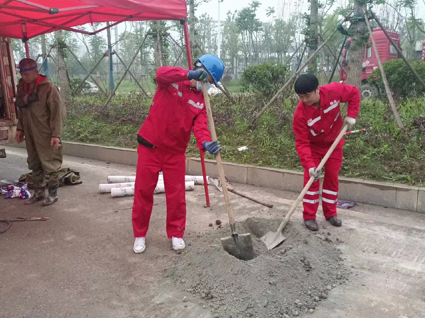 比如管道疏通哪家好】及时进行市政管道清淤