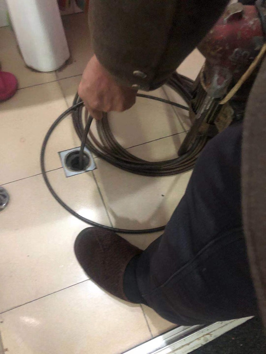 比如管道疏通，疏通下水道