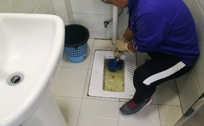 比如疏通蹲坑